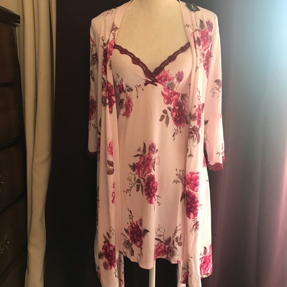 Laura Ashley Other - Laura Ashley robe & Chemise set 🌷🌷🌷🌸